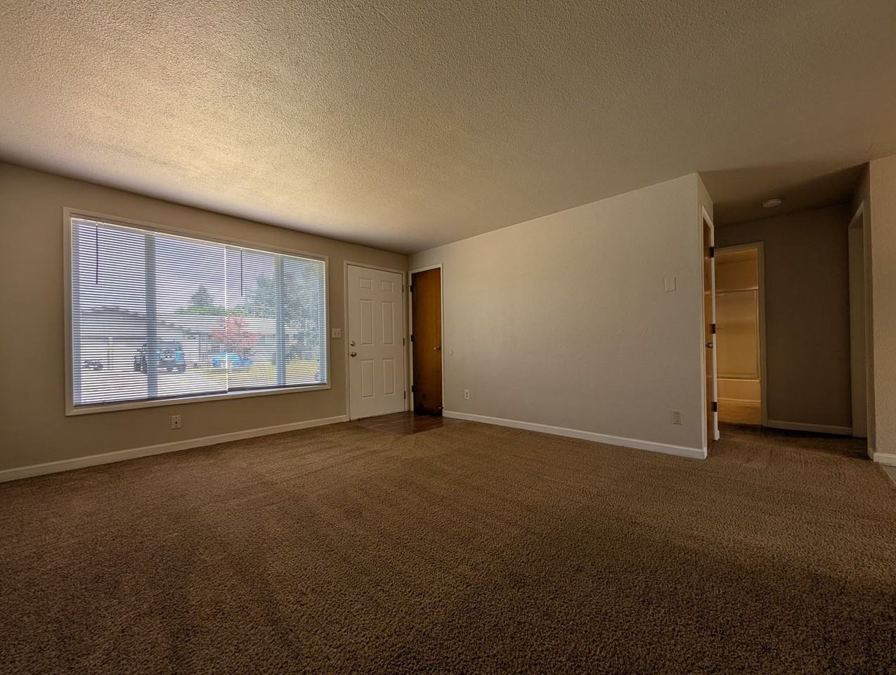 98 Stults Ave - Photo 6 of 20