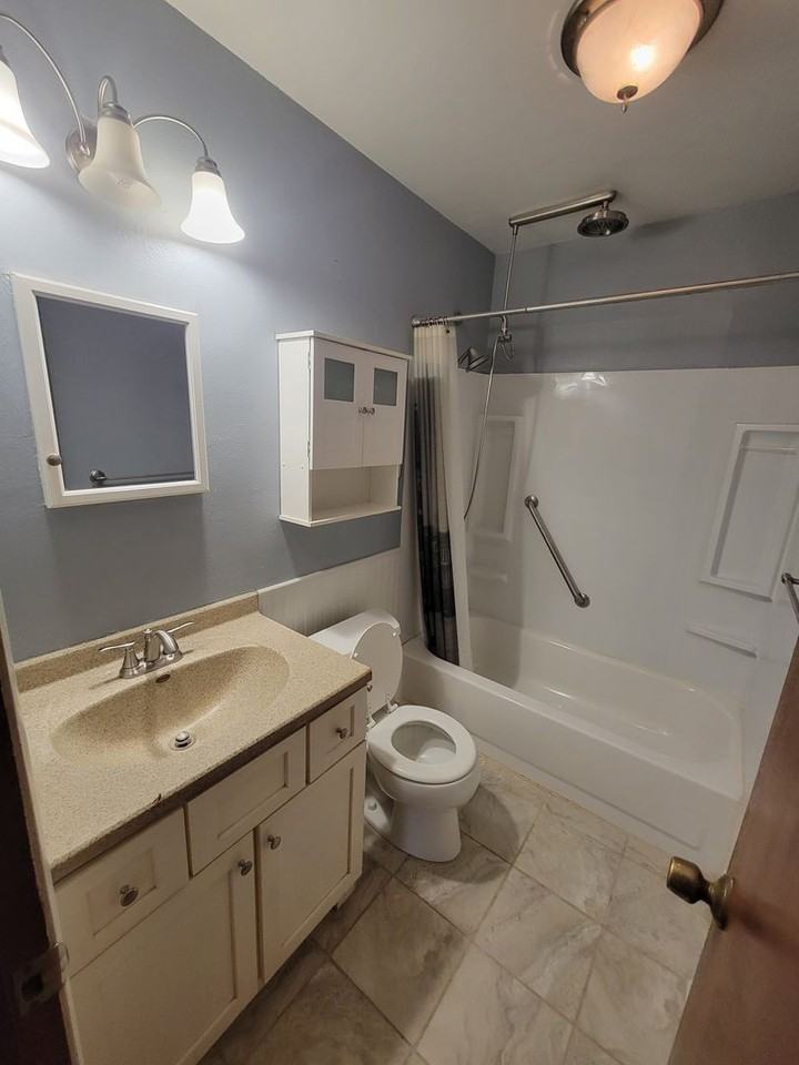 425 Beverly Hills St - Photo 2 of 13