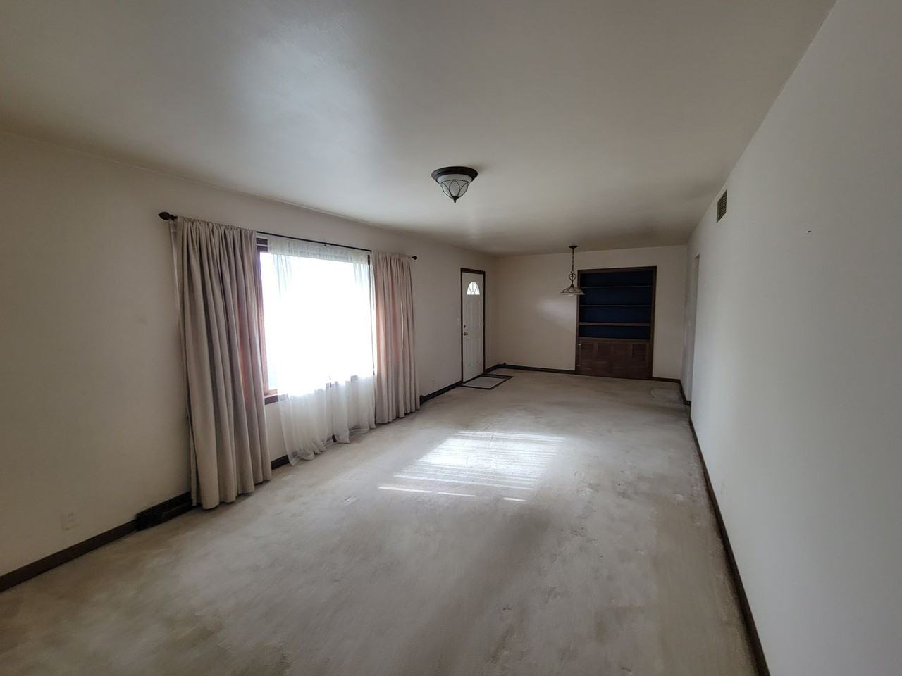 425 Beverly Hills St - Photo 5 of 13