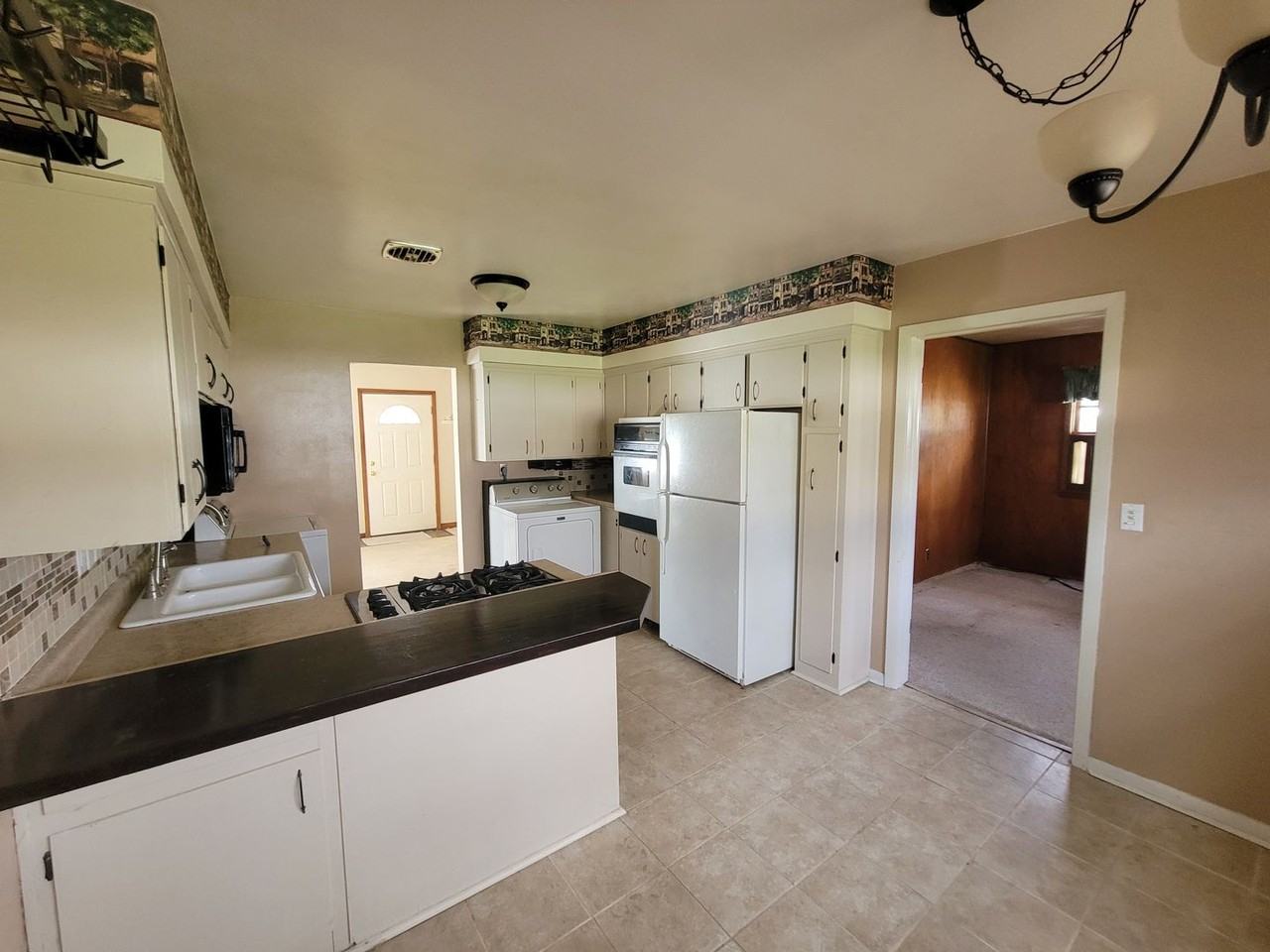 425 Beverly Hills St - Photo 6 of 13
