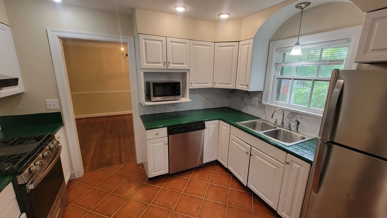 202 Fenley Ave - Photo 5 of 20