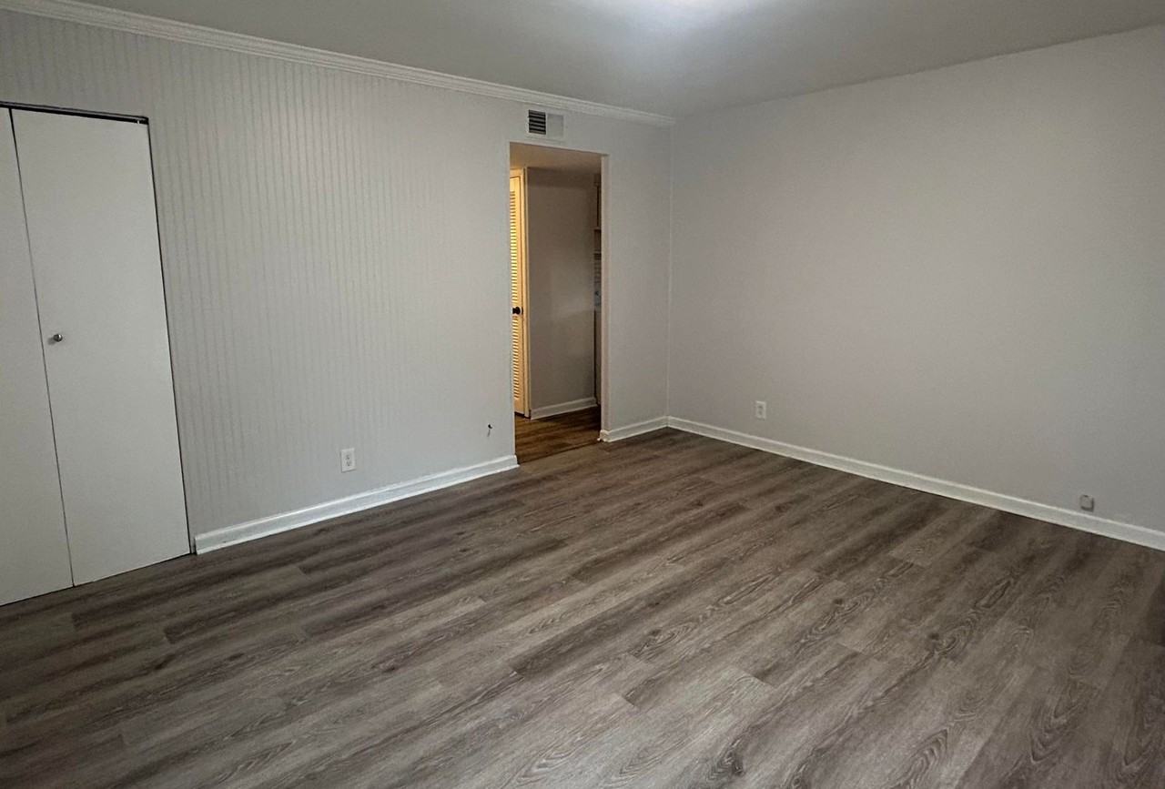 516 Hillview Blvd - Photo 3 of 21