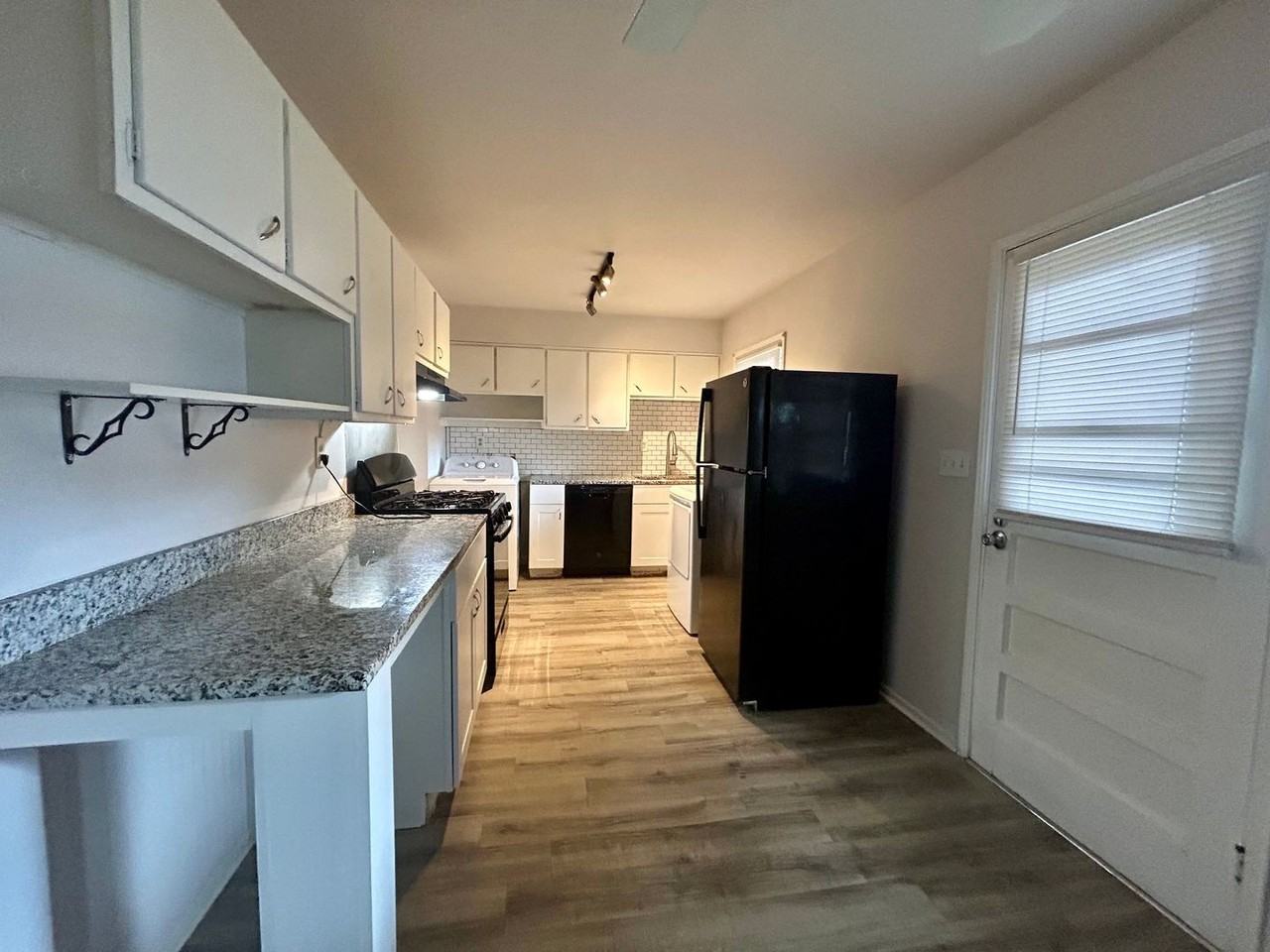 516 Hillview Blvd - Photo 7 of 21