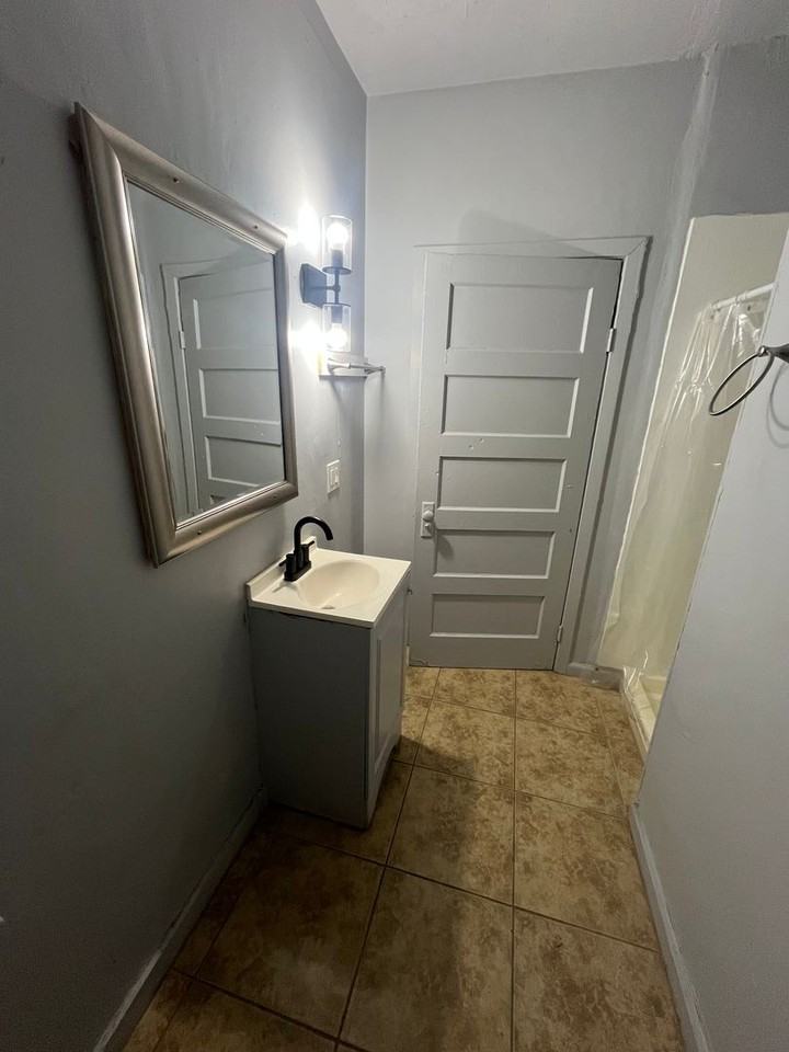 New York Apartments - Photo 4 of 14