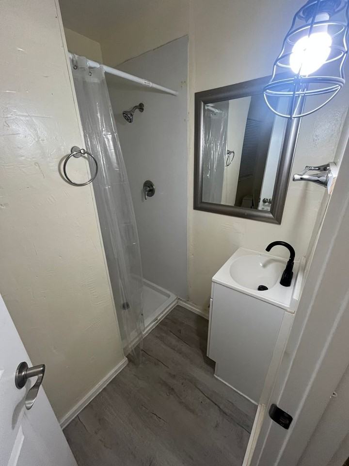 New York Apartments - Photo 6 of 8