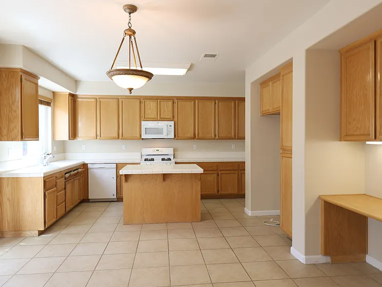 1908 Terracina Cir - Photo 2 of 32