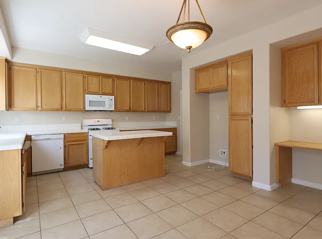 1908 Terracina Cir - Photo 4 of 32