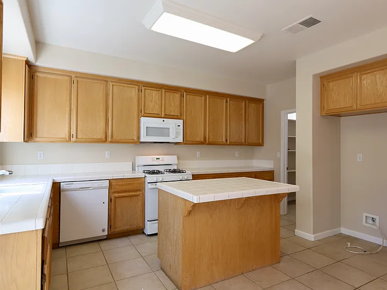 1908 Terracina Cir - Photo 5 of 32