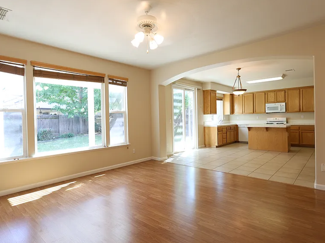 1908 Terracina Cir - Photo 4 of 25