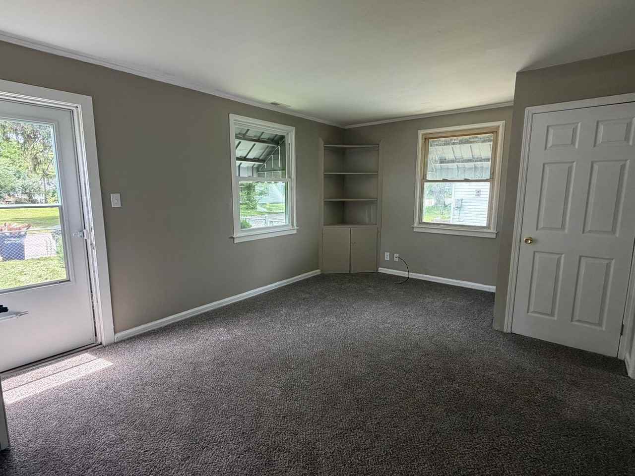 4439 Eichelberger Ave - Photo 3 of 13