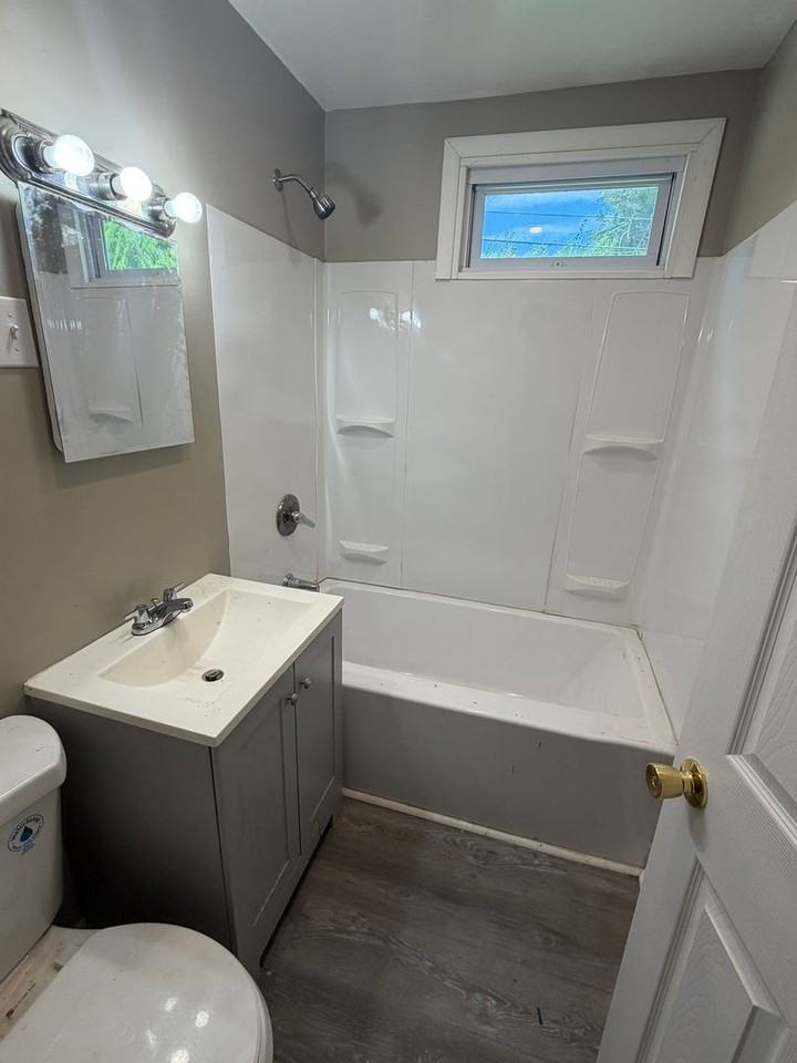 4439 Eichelberger Ave - Photo 4 of 13