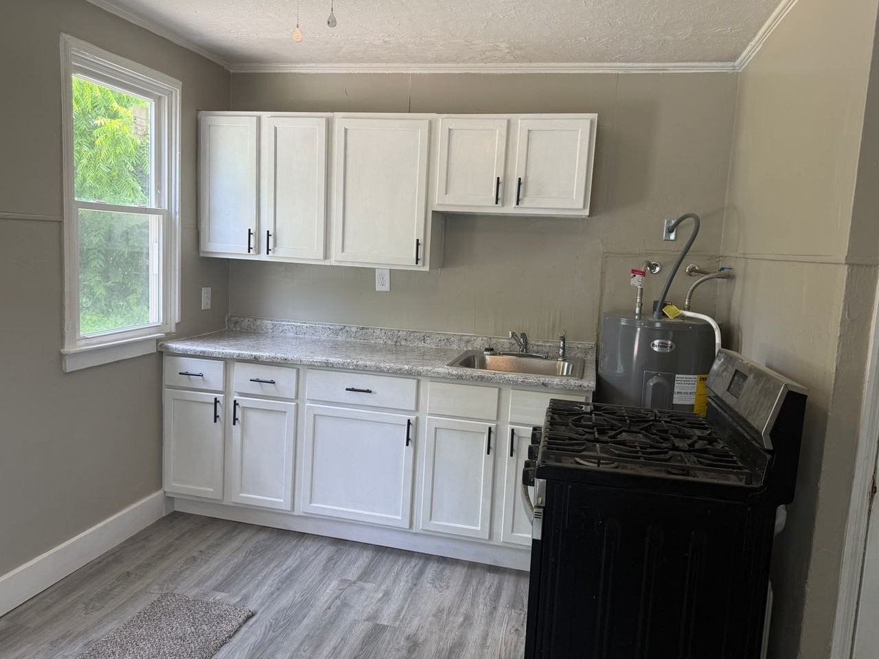 4439 Eichelberger Ave - Photo 5 of 13