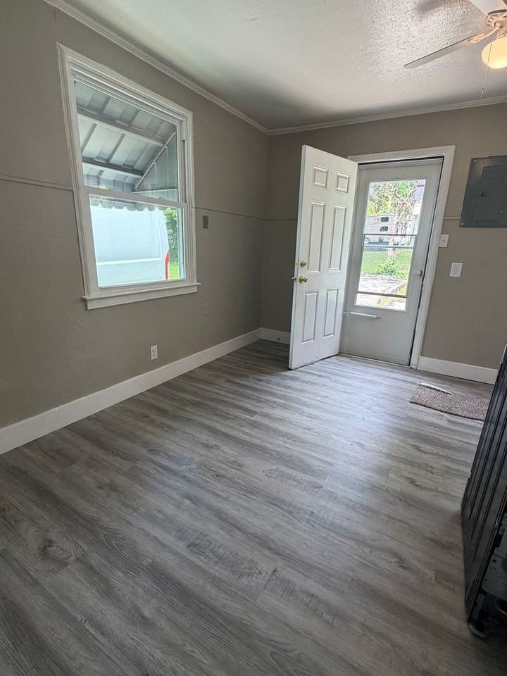 4439 Eichelberger Ave - Photo 6 of 13