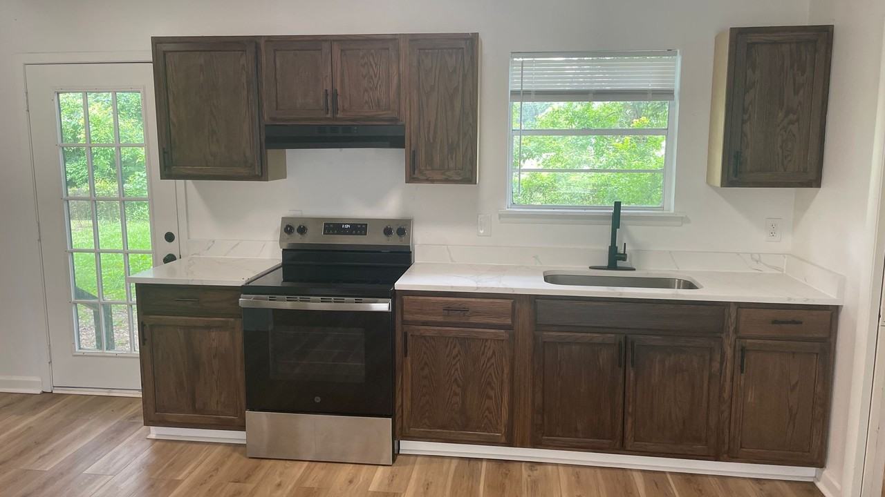 1033 Healy St - Photo 3 of 18