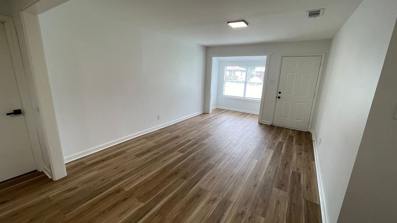1033 Healy St - Photo 5 of 18