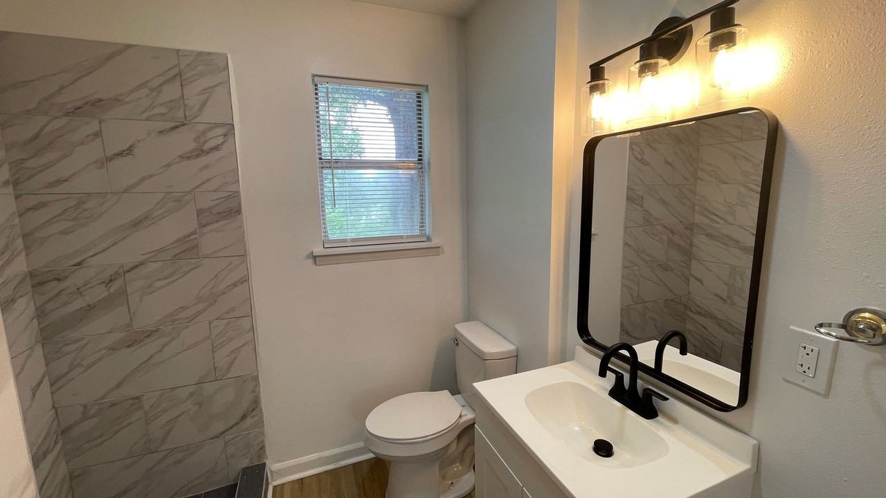 1033 Healy St - Photo 7 of 18