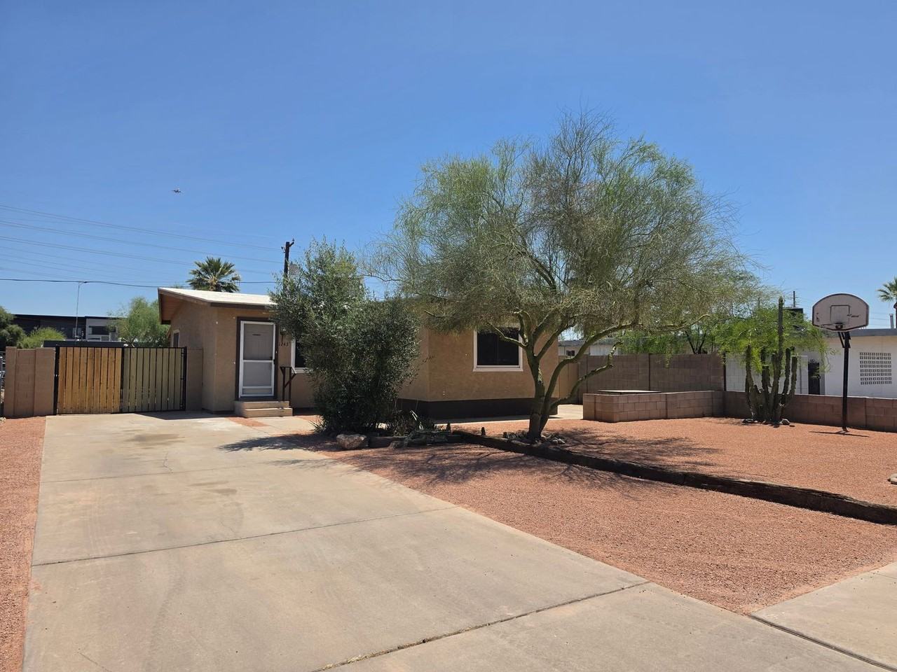1243 N Oleander St - Photo 2 of 22