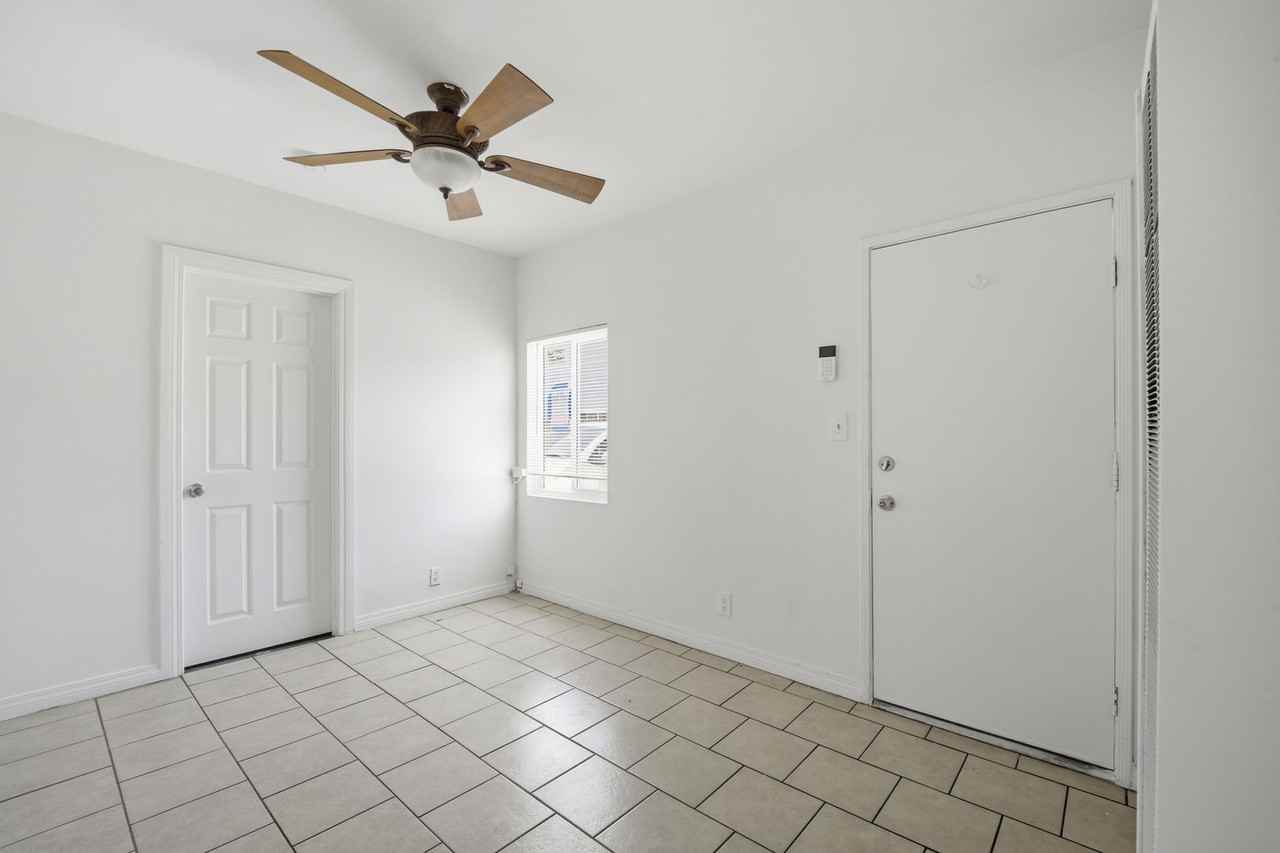 4914 Maine Ave - Photo 3 of 25