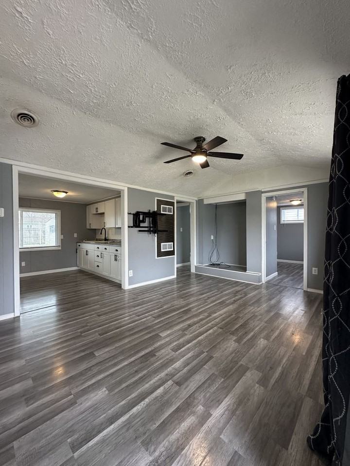 1604 S Oakdale Dr - Photo 4 of 23