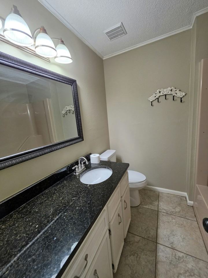 707 White Oak Street - Photo 3 of 5