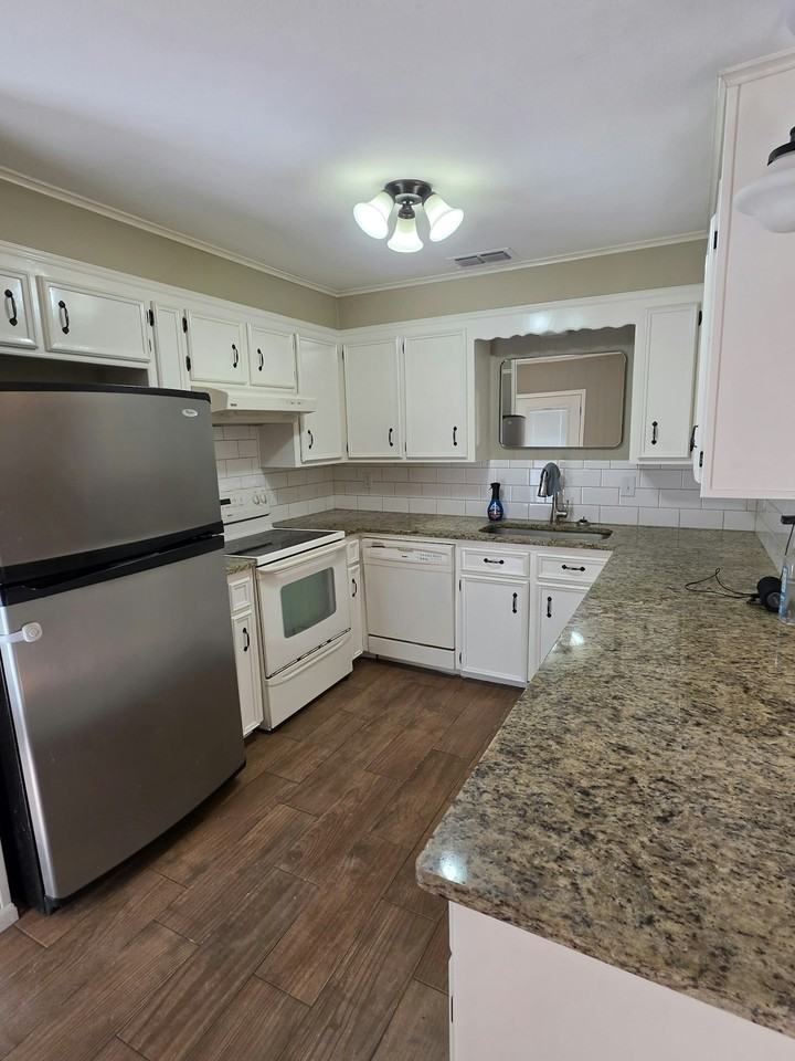 707 White Oak Street - Photo 4 of 5