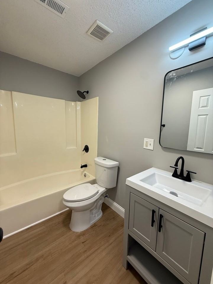 608 N Jackson St - Photo 4 of 10