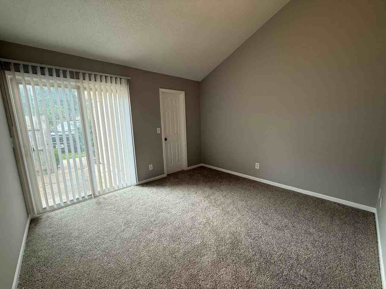 608 N Jackson St - Photo 5 of 10