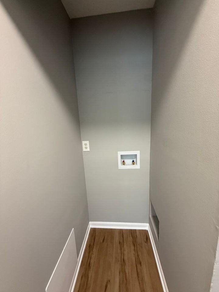 608 N Jackson St - Photo 6 of 10