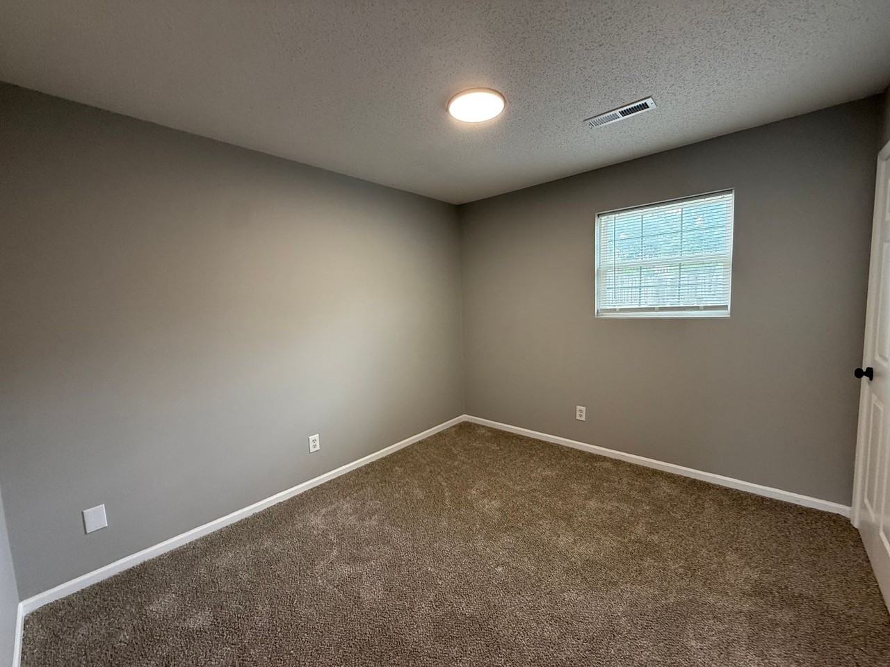 608 N Jackson St - Photo 7 of 10