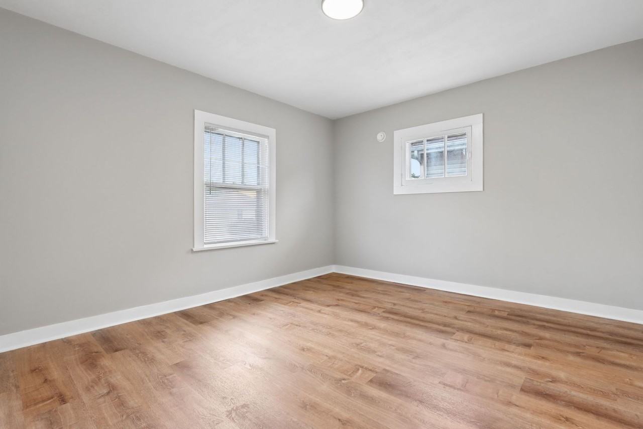 281 N Ogden Ave - Photo 7 of 12