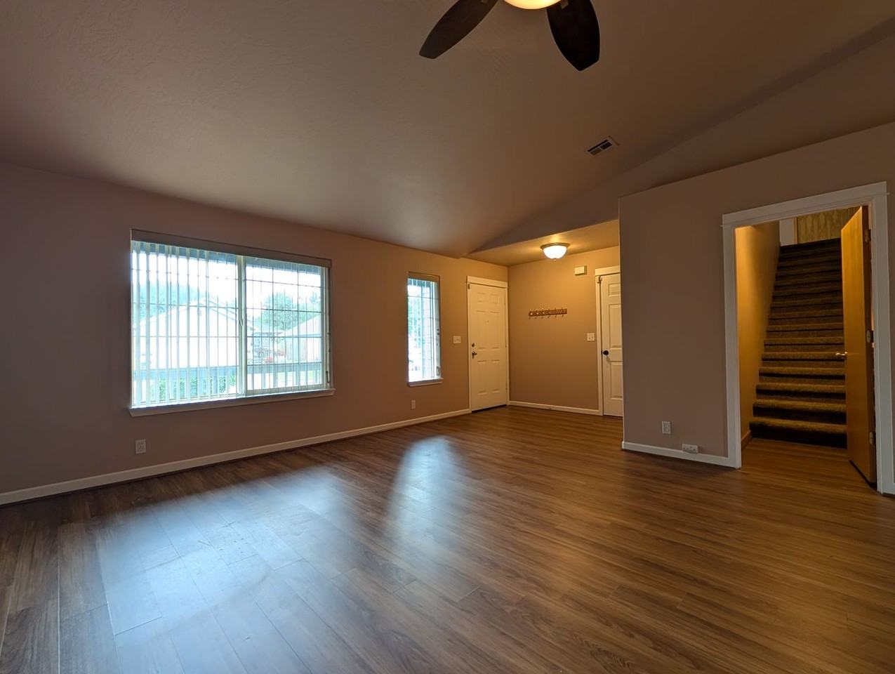 6566 Jules Pl - Photo 4 of 26