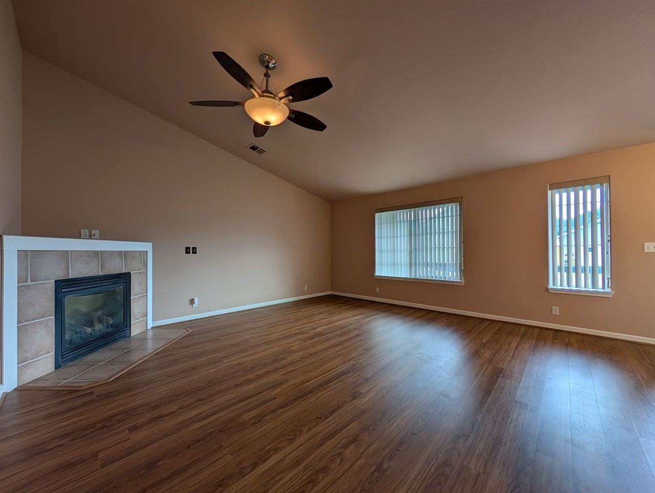 6566 Jules Pl - Photo 7 of 26