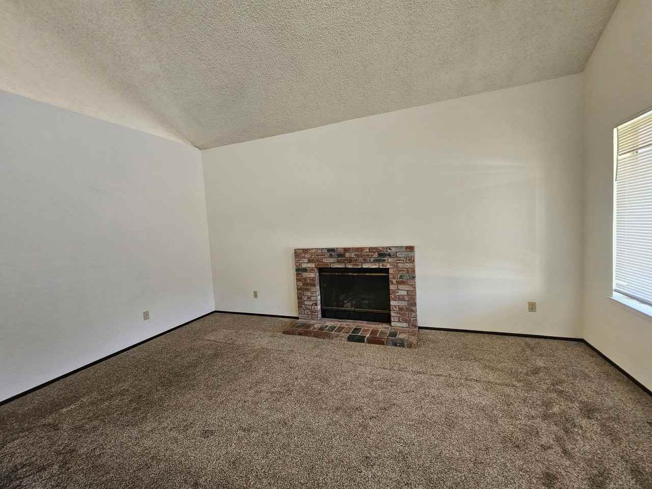 2324 Bellam Ct - Photo 4 of 8