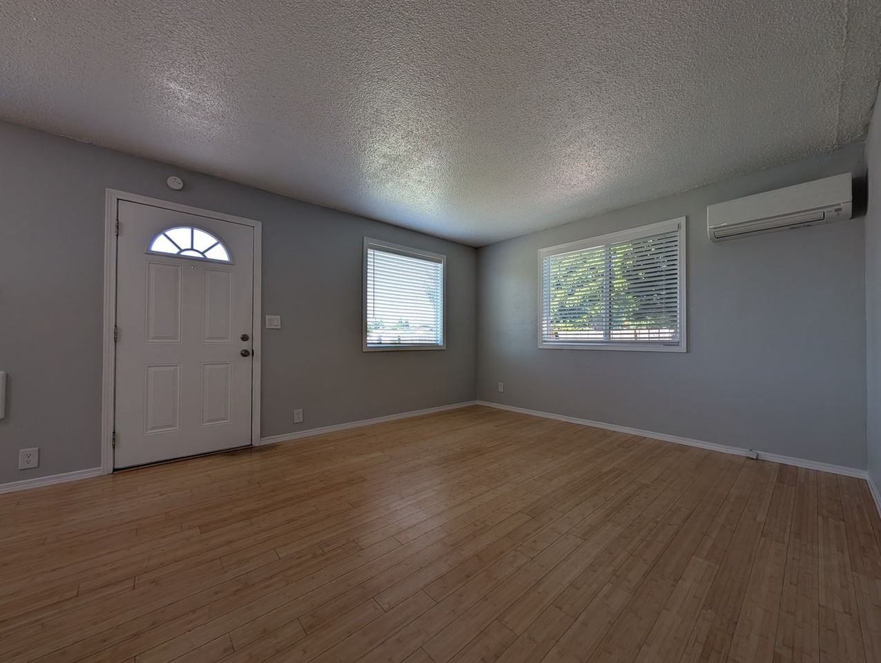 1814 F St - Photo 4 of 26