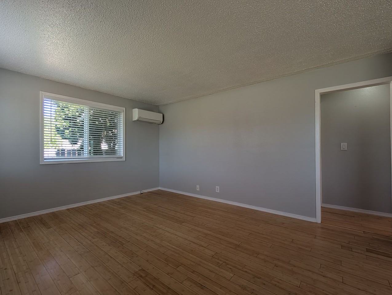 1814 F St - Photo 5 of 26