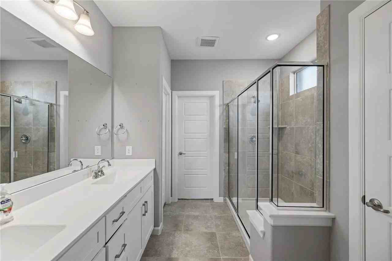 12405 Iveson Dr - Photo 5 of 39