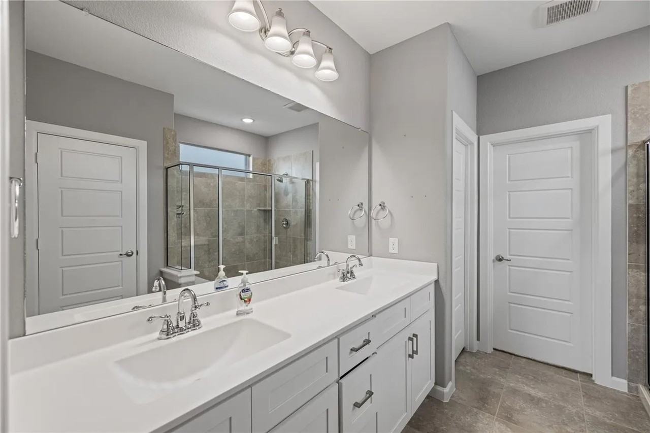 12405 Iveson Dr - Photo 6 of 39