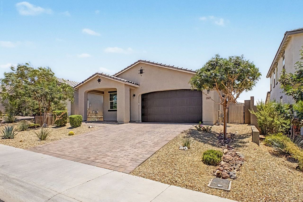 17239 W Desert Sage Dr - Photo 3 of 34