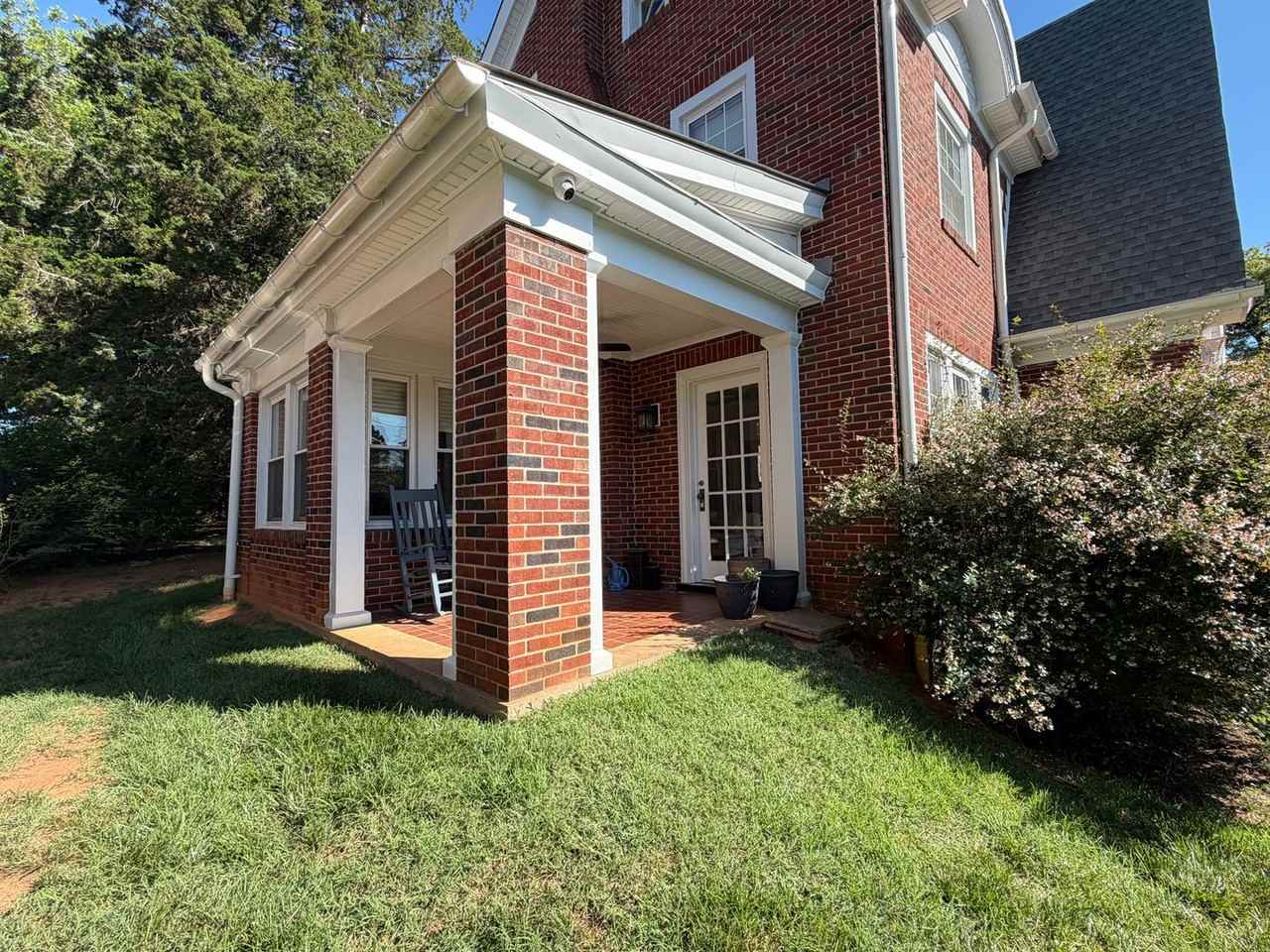 675 Evergreen Ave - Photo 3 of 11