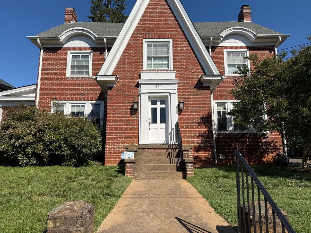 675 Evergreen Ave - Photo 4 of 11