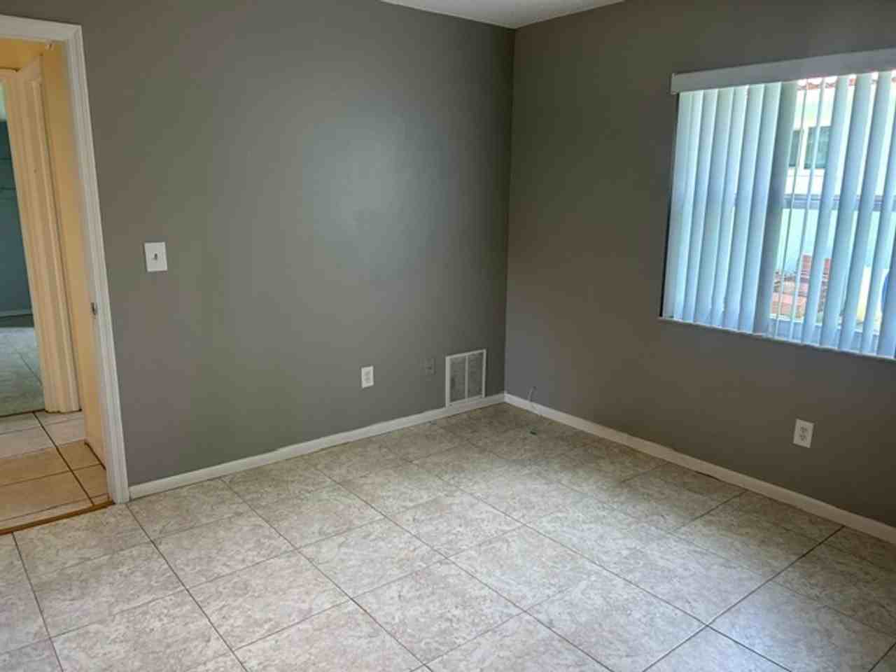 1207 Dinnerbell Ln E - Photo 2 of 41