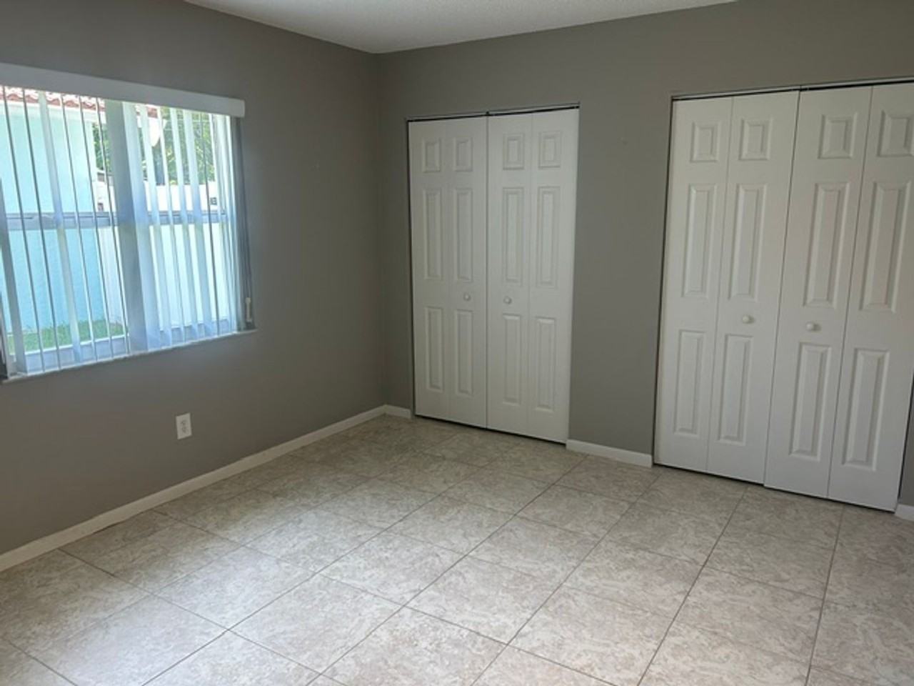 1207 Dinnerbell Ln E - Photo 3 of 41