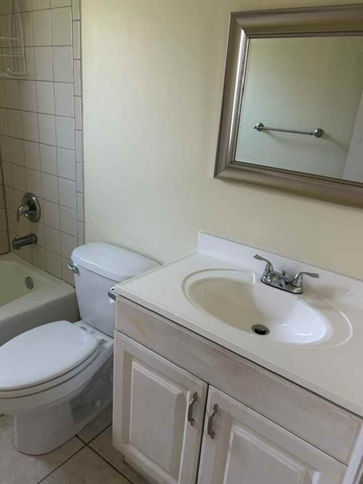 1207 Dinnerbell Ln E - Photo 4 of 41