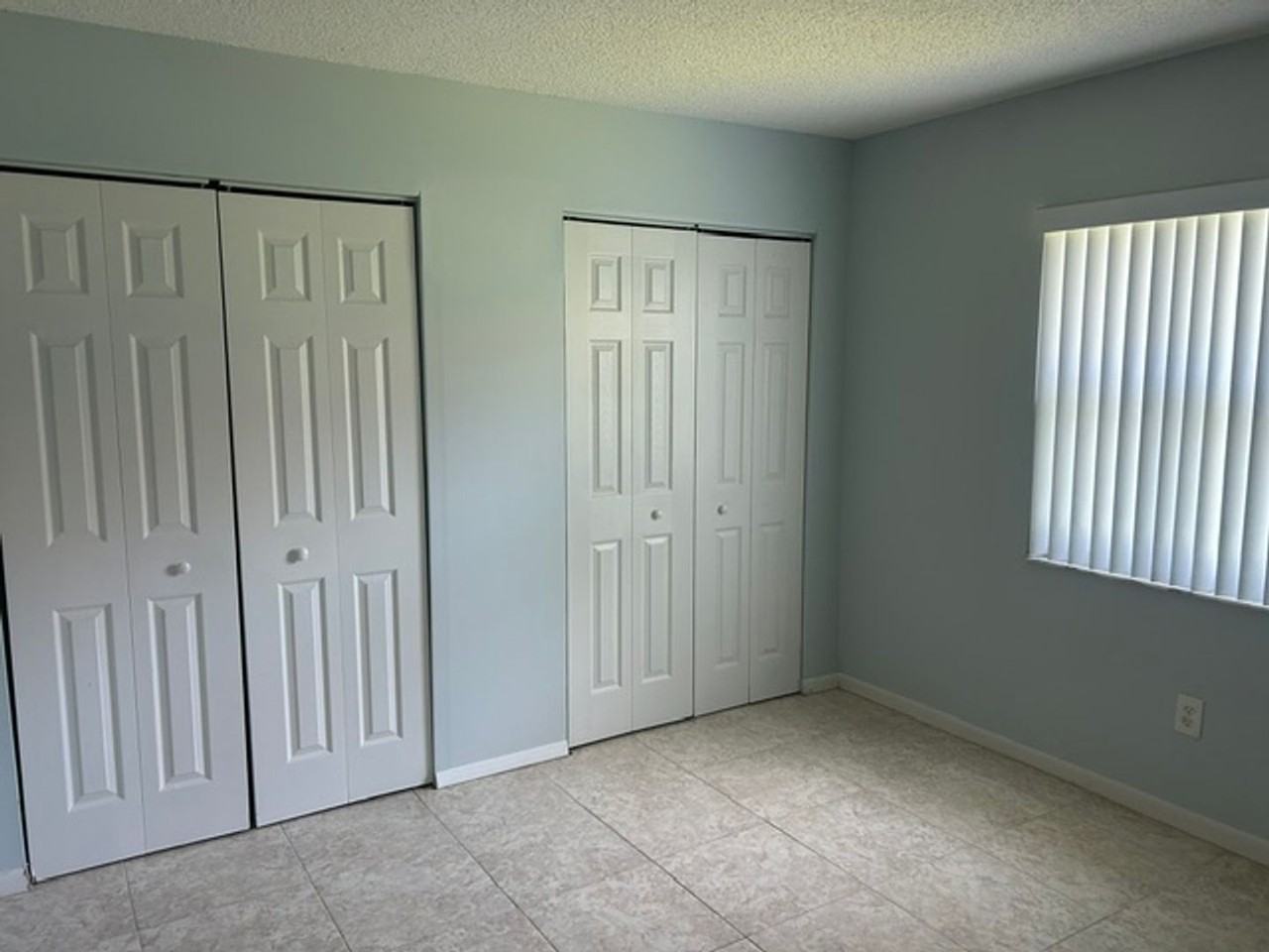 1207 Dinnerbell Ln E - Photo 7 of 41