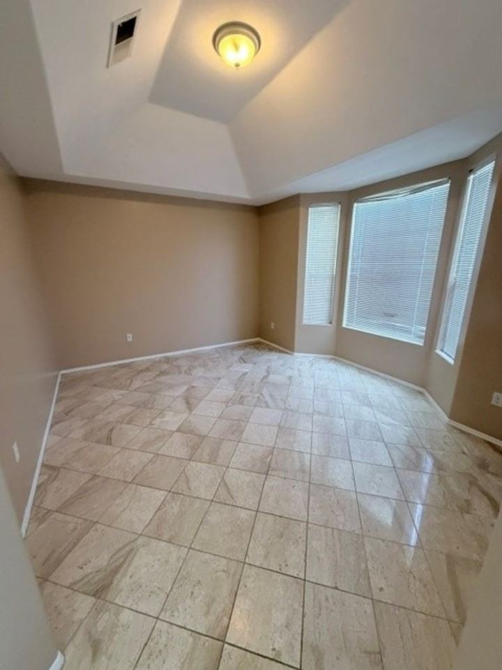 5009 Glacier Canyon Ct - Photo 7 of 16
