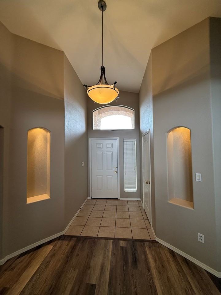2526 Tuscan Hills Ln - Photo 5 of 38