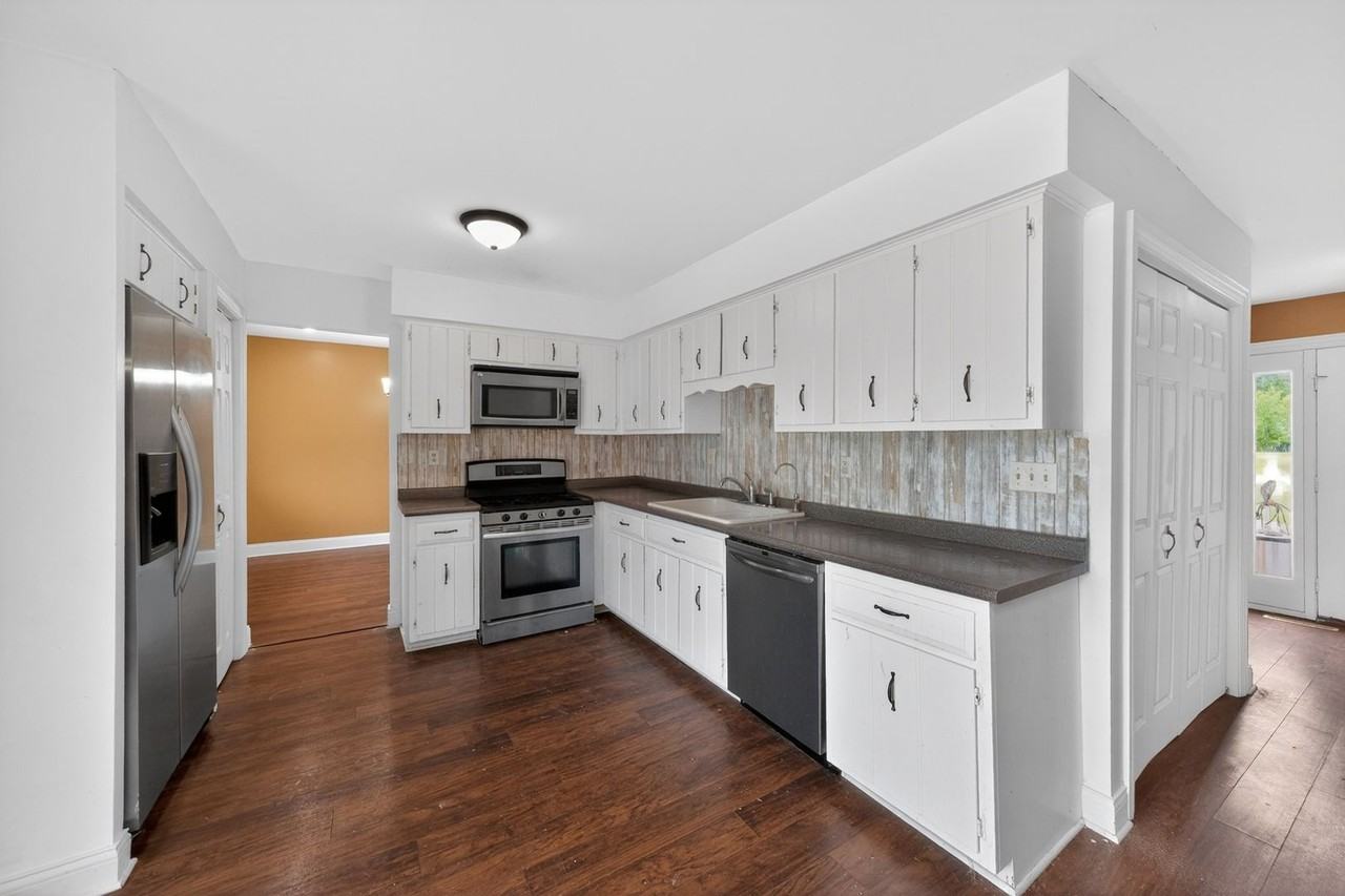 3561 Sunrise Dr - Photo 5 of 40