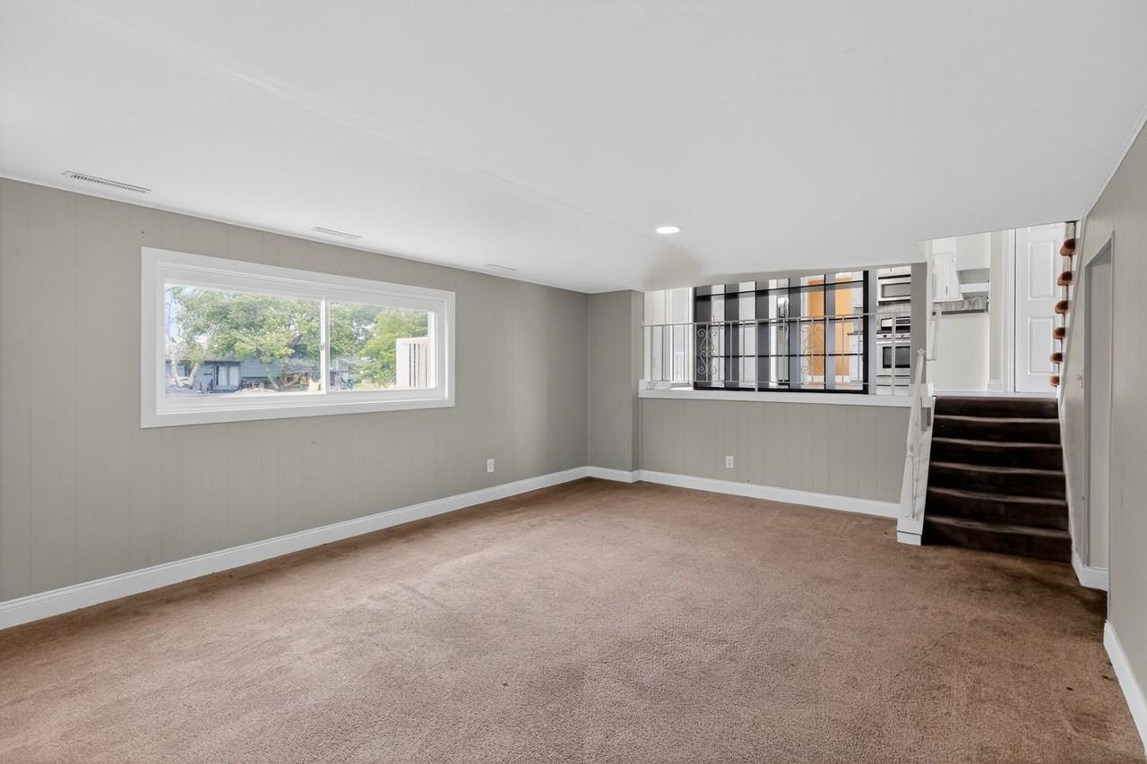3561 Sunrise Dr - Photo 4 of 40
