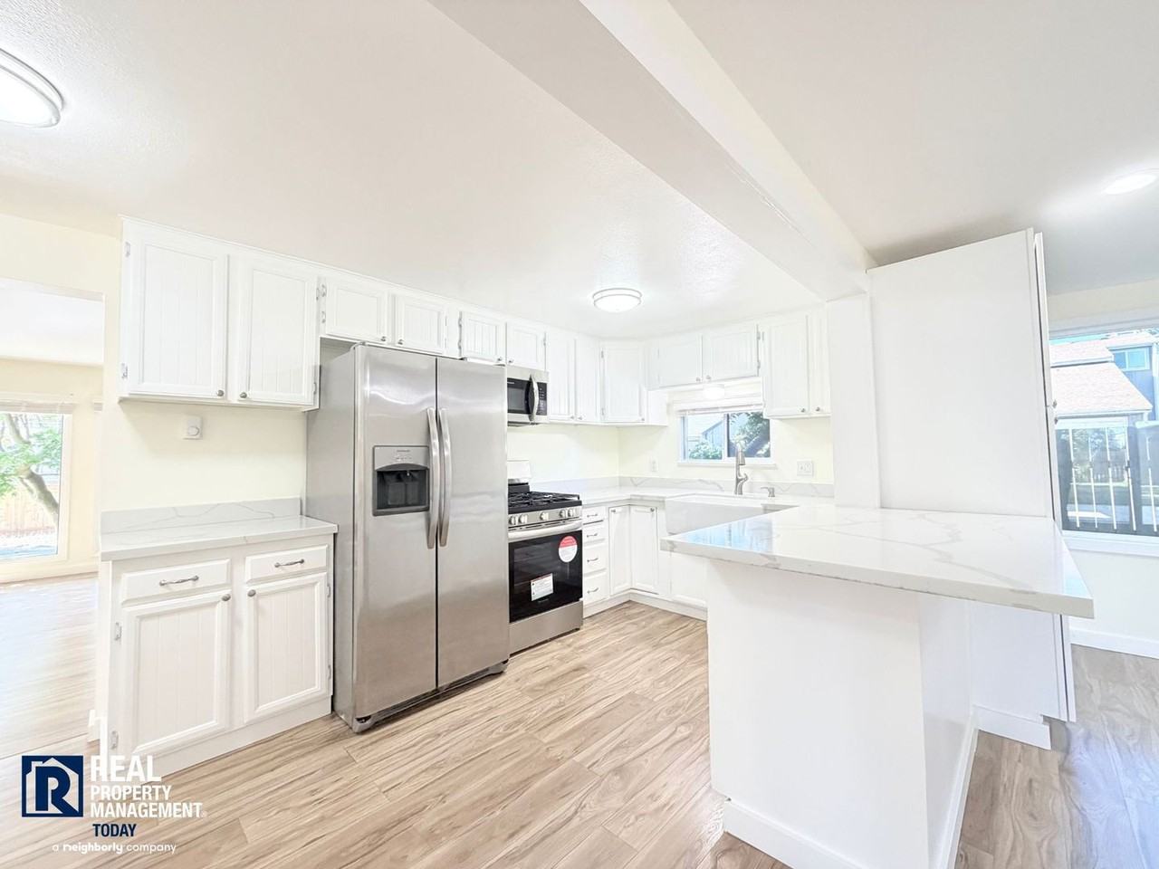 2807 61st Ave Ne - Photo 3 of 34
