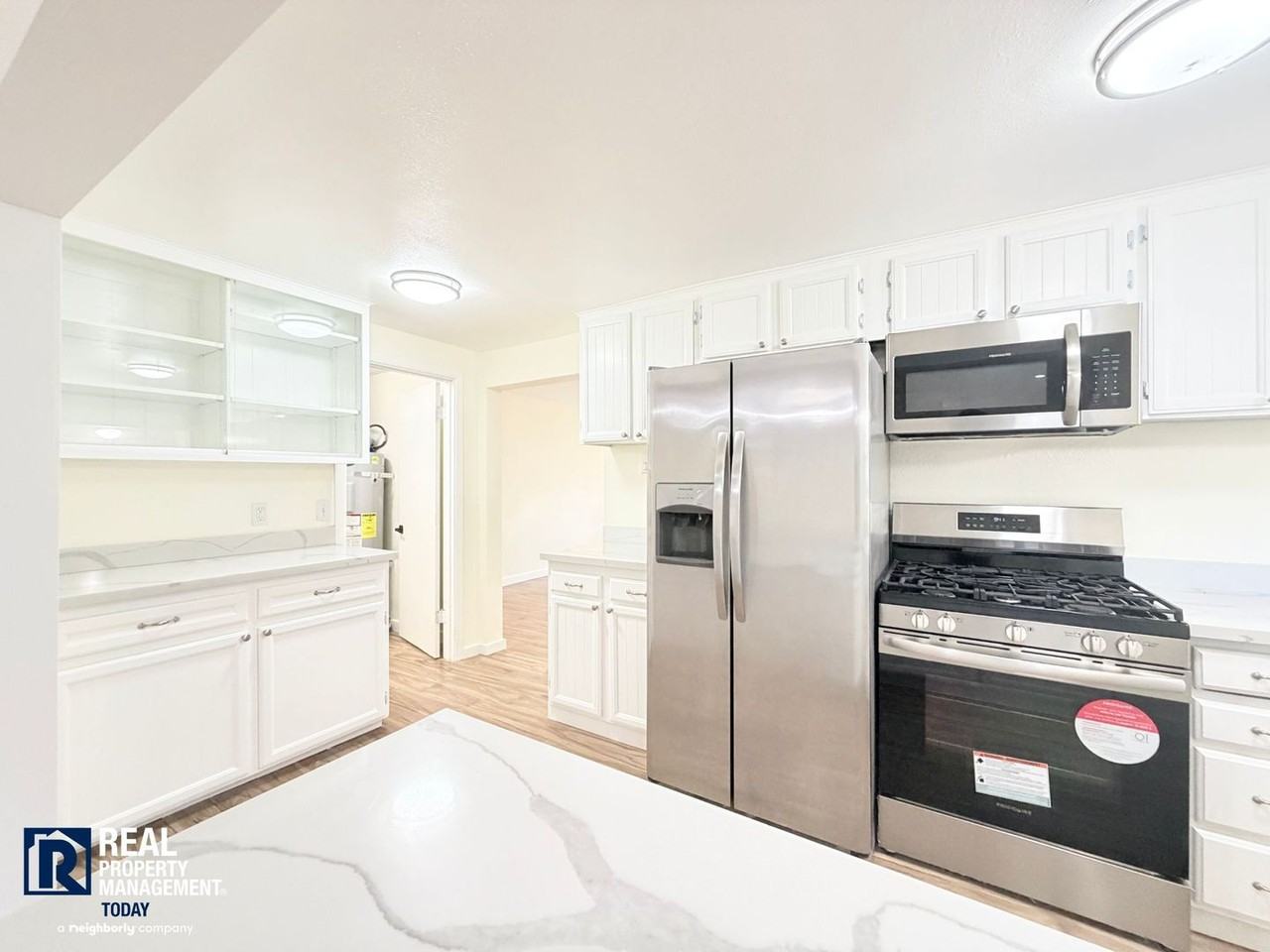 2807 61st Ave Ne - Photo 4 of 34